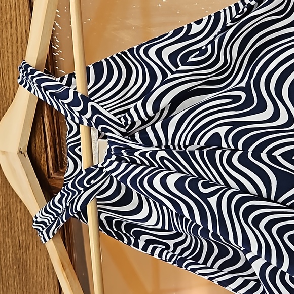 NWT Michael Kors Women's Tank Top - Picture 3 of 6